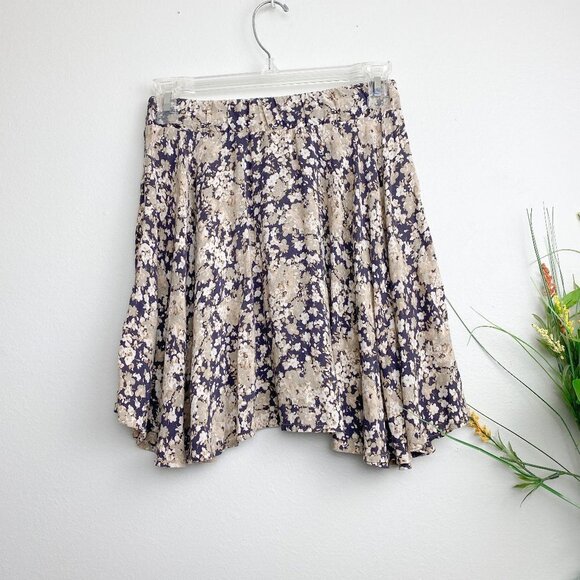 🦋 BRANDY MELVILLE Stretchy Floral Mini Skirt Small - Picture 1 of 4